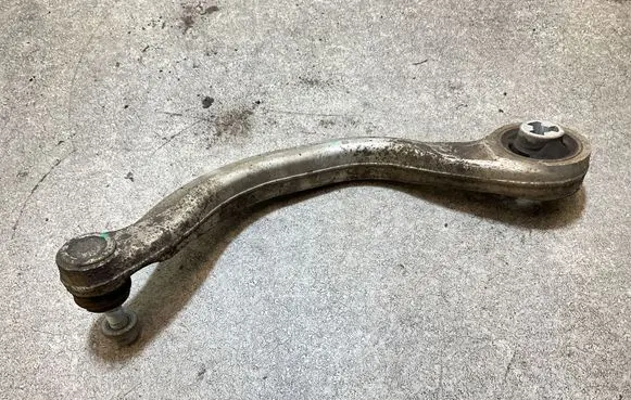 Tesla Model 3 Front lower control arm/wishbone 104435400A