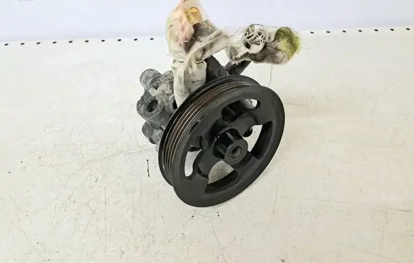 Toyota Corolla Verso AR10 Power steering pump