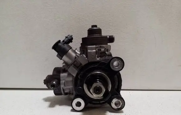 Volvo XC60 Fuel injection high pressure pump 31372081 0445010681