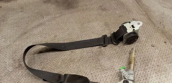 Opel Corsa D Front seatbelt 13225282