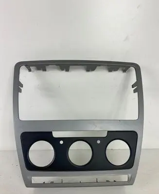 Skoda Octavia Mk2 (1Z) Radio/GPS head unit trim 1Z0858069
