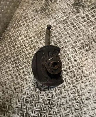 Mercedes-Benz ML W164 Front wheel hub 1643301320 A1643301320