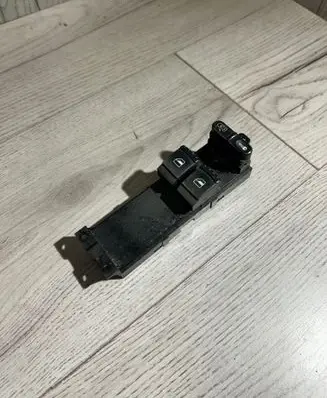 Volkswagen PASSAT B5.5 Electric window control switch 1J3959857B