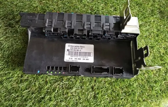 Mercedes-Benz C W203 Fuse module 2095450101 5DK00848610