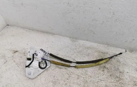 Mazda 3 III Front door lock BJE7