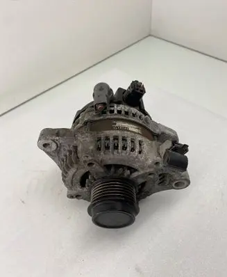 Toyota Auris 150 Generator/alternator 270600T020 1042105350 2V20100