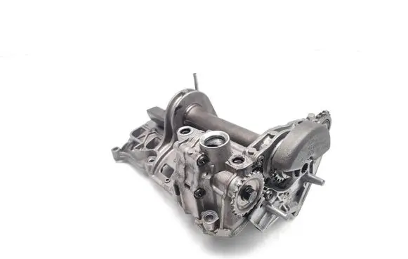 Volkswagen Polo V 6R Oil pump balance shaft 03P115124C 03P115121B