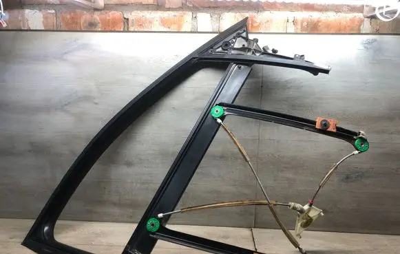 Audi A3 S3 8P Front door window/glass frame 8P4837630