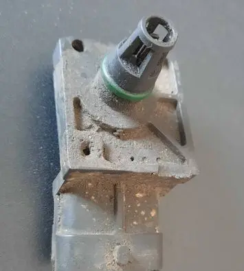 Renault Megane II Air pressure sensor 223658143R 0281002573 H8200197927