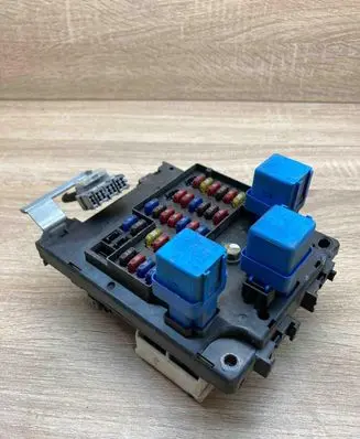 Nissan Murano Z50 Fuse module 252309F900 68C27N3