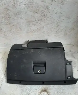 Volvo V50 Glove box 8626141