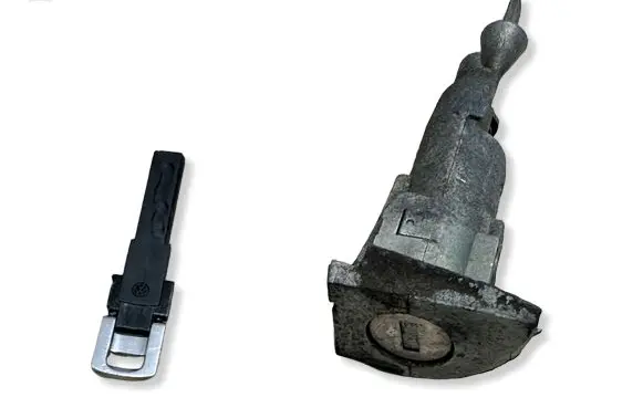 Volkswagen Touareg II Front door lock (next to the handle) 7P6837167