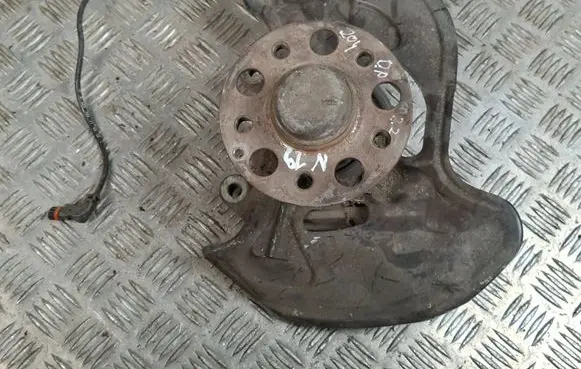 Mercedes-Benz C W204 Front wheel hub A2049057900
