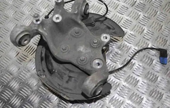Rear wheel hub