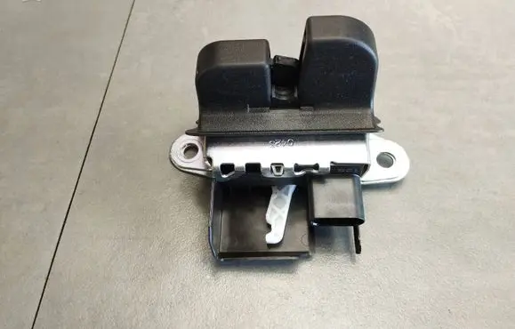 Volkswagen Polo VI Tailgate/trunk/boot lock/catch/latch 2G6827505B