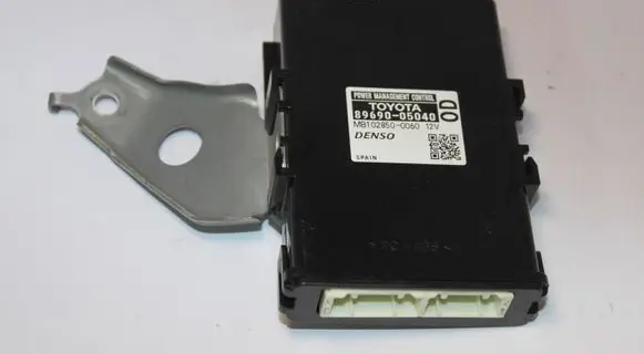 Toyota Avensis T270 Other control units/modules 8969005040