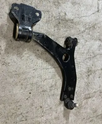 Volvo V40 Front lower control arm/wishbone