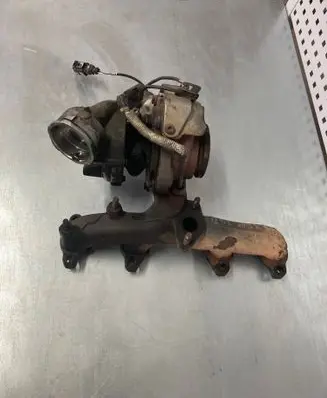 Volkswagen PASSAT B6 Turbo 03G253010 7652616