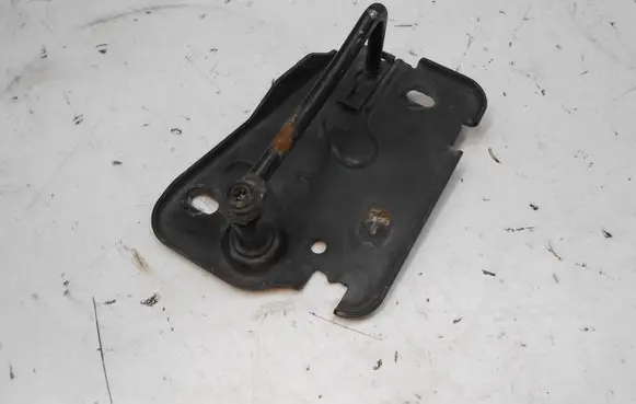 Audi TT TTS RS Mk3 8S Engine bonnet/hood lock/latch loop/hook 8S0823186C