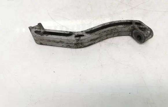 Volkswagen Touran I Engine mounting bracket 1K0199359E