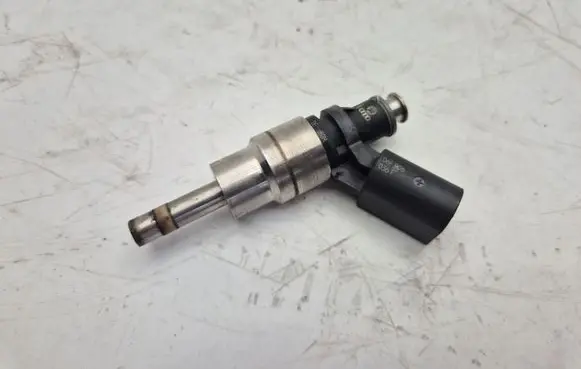 Volkswagen Golf VI Fuel injector 06F906036F