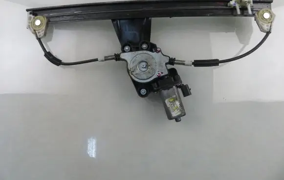 Front door window regulator with motor