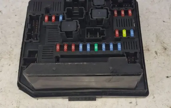 Nissan Qashqai Fuse module 519228324 1018526805 A286