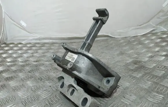 Volkswagen Golf VII Engine mount bracket 5Q0199262DE