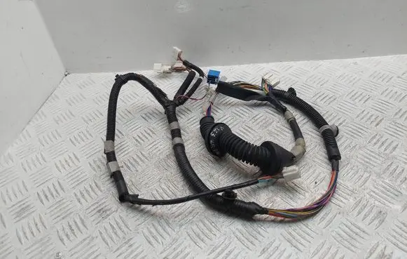 Toyota Verso Front door wiring loom 821520F060
