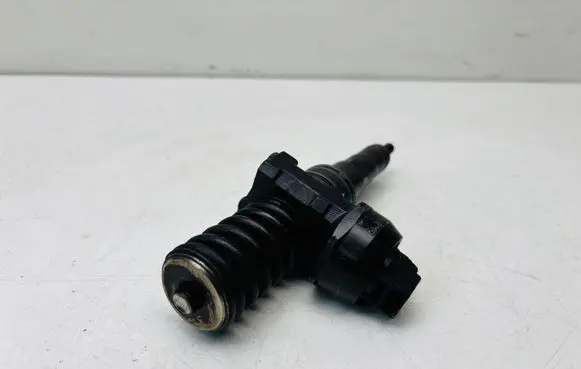 Audi A4 S4 B7 8E 8H Fuel injector 038130073J