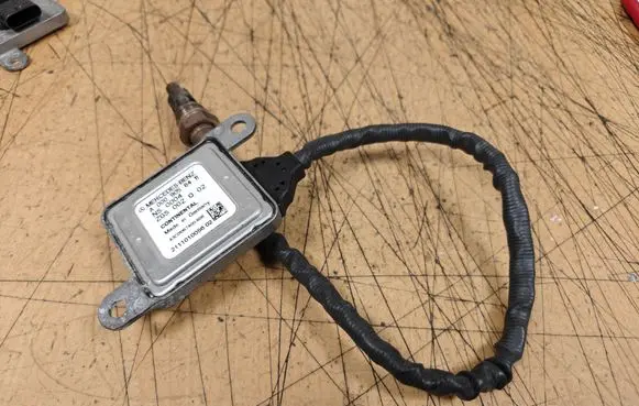 Mercedes-Benz V Class W447 Lambda probe sensor A0009058411