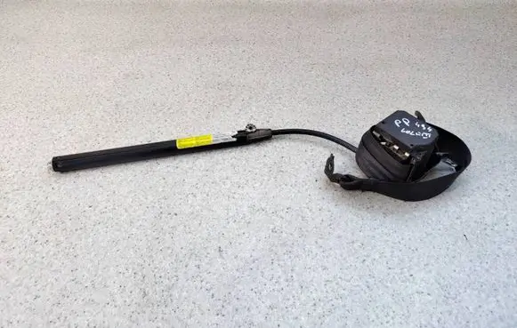 Volkswagen Golf III Front seatbelt 1H4857706A