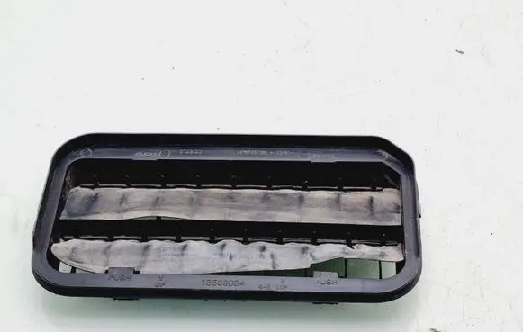 Opel Astra K Quarter panel pressure vent 13588034