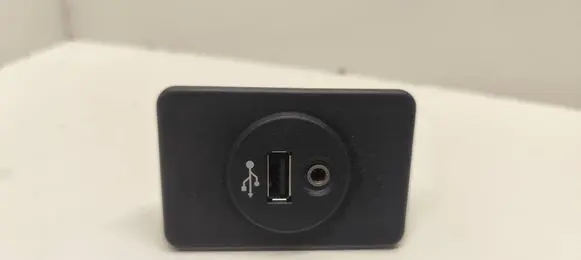 Nissan Note (E12) USB socket connector 684403VU1A