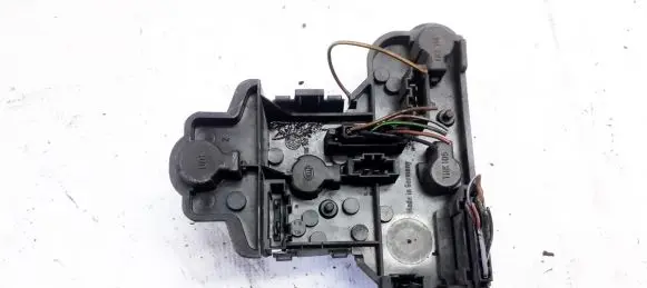 Volkswagen Golf III Tail light bulb cover holder 1H6945257