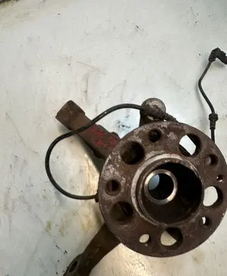 Mercedes-Benz B W245 Front wheel hub spindle knuckle 1132