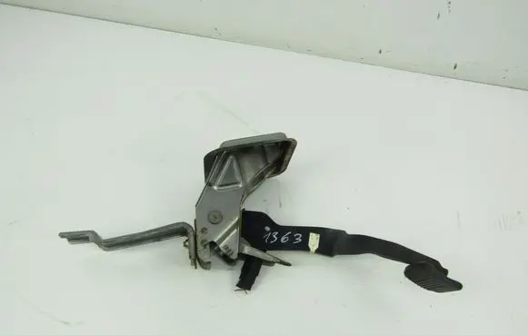 Nissan Almera Tino Brake pedal 