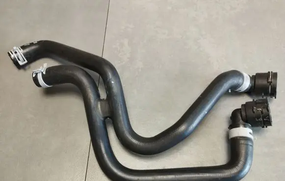 Volkswagen Touran III Engine coolant pipe/hose 5QF122157AB