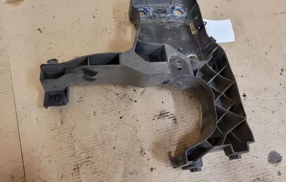 Renault Scenic II - Grand scenic II Front bumper mounting bracket 8200137495