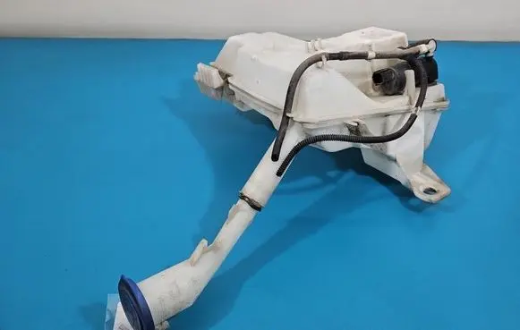 Ford Focus Windshield washer fluid reservoir/tank BV6117B613A IMPRK1546787