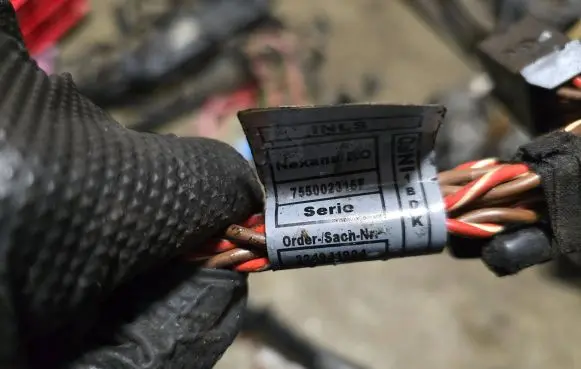 BMW 5 E39 Fuel injector wires 755002316F 224941904