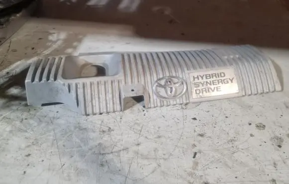 Toyota Prius+ (ZVW40) Engine cover (trim) 1121237090