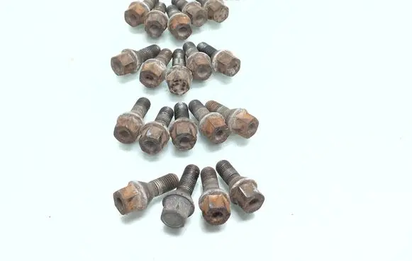 Opel Astra H Nuts/bolts 