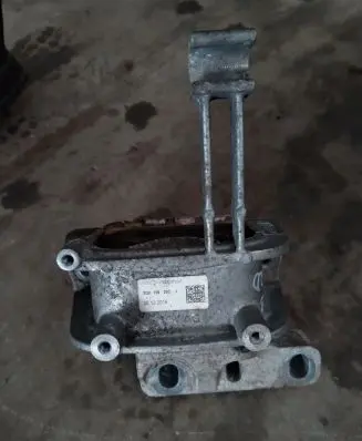 Skoda Superb B8 (3V) Engine mount bracket 3Q0199262J