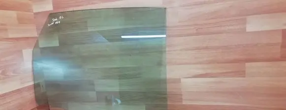 Rear door window glass