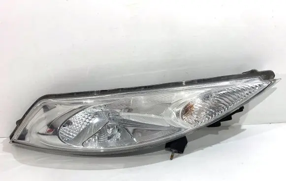 Nissan Juke I F15 Headlight/headlamp