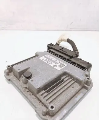 Volkswagen Touran I Engine control unit/module 03G906021GC 1039S13143 0281013088