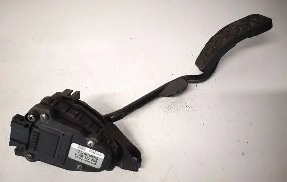 Volkswagen PASSAT B5.5 Accelerator throttle pedal 8E2721523C
