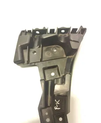 Front bumper mounting bracket