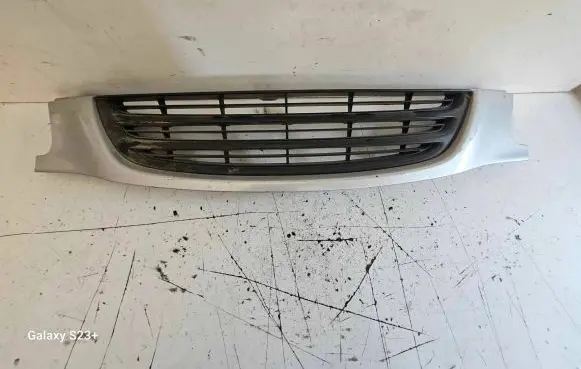 Toyota Avensis T220 Front bumper upper radiator grill 5311105030
